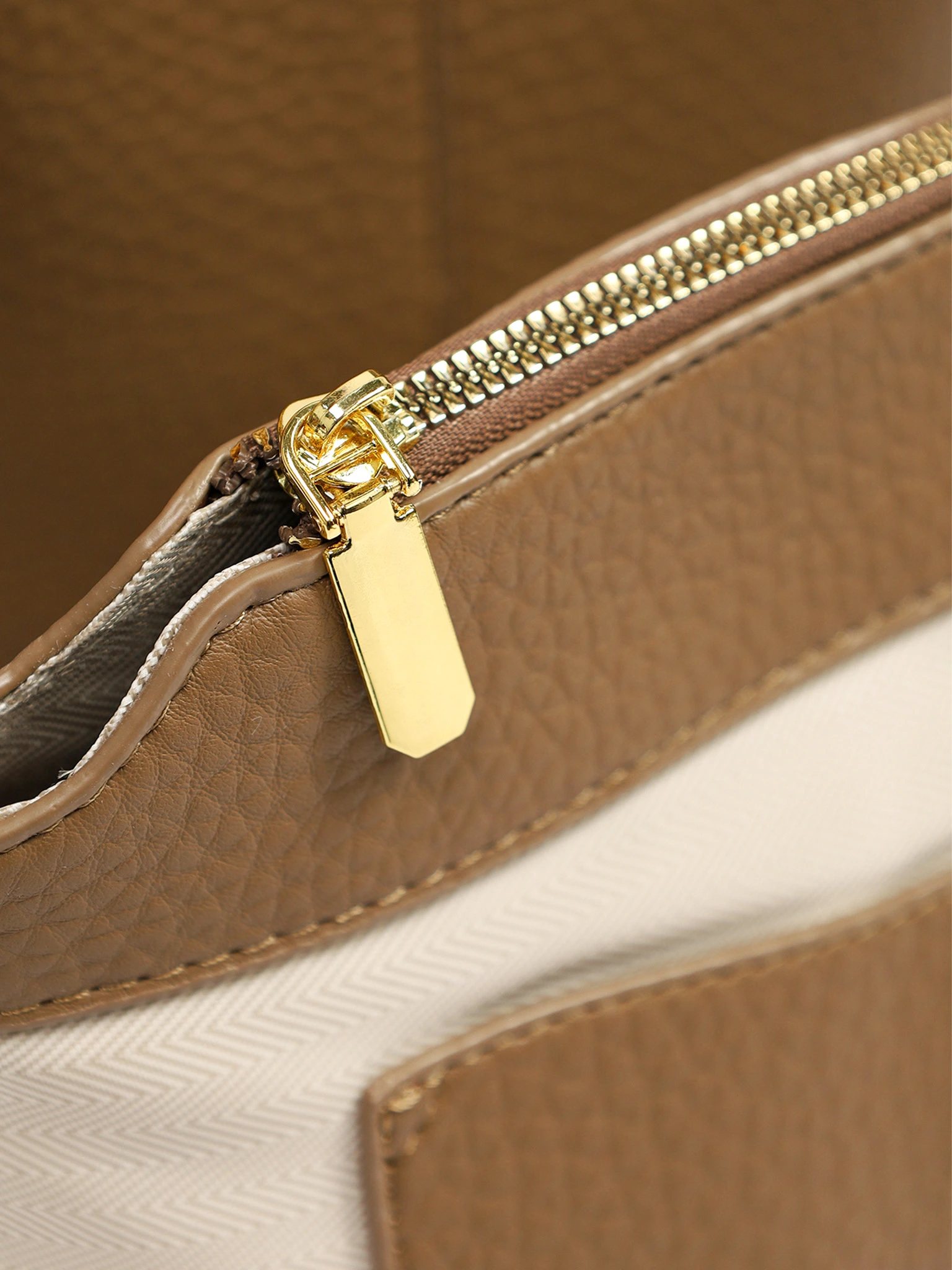 Сумка-шоппер с косметичкой и брелком в ассортименте